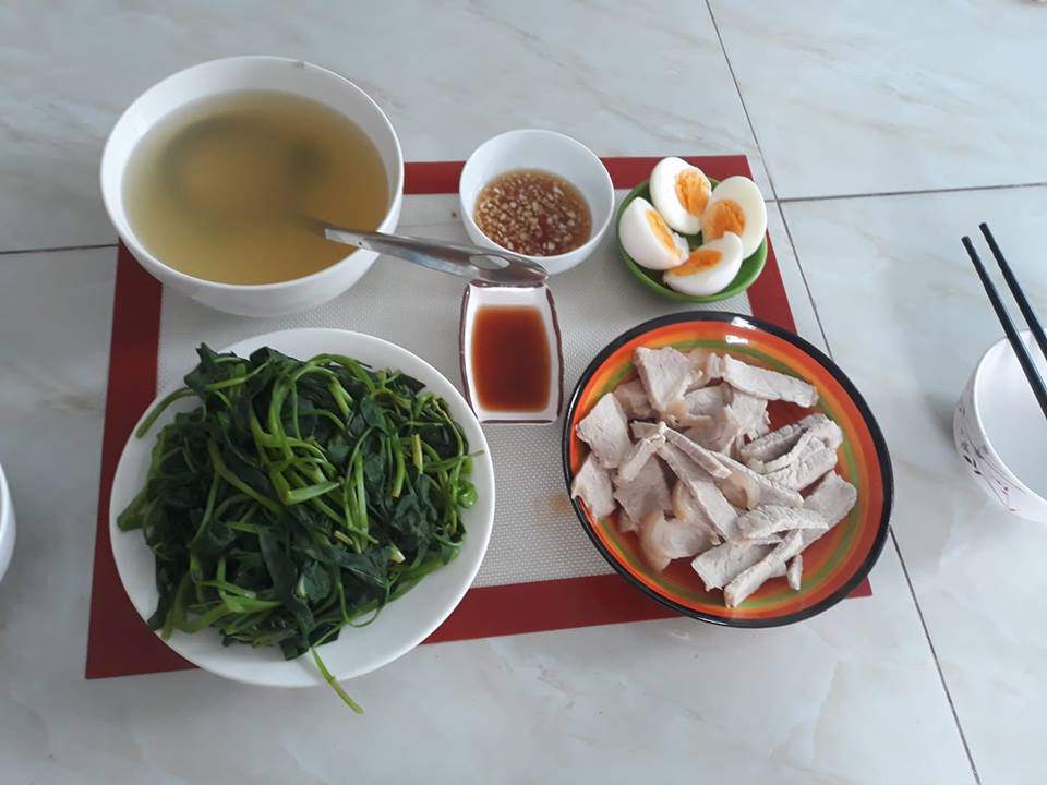 Cô vợ tự tin dạy chị em nấu cơm ngon với 35.000, dân tình cười ngất vì toàn món luộc - 2