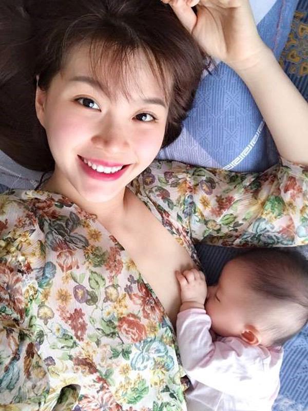 Lần đầu làm mẹ, Thanh Thảo kiên trì cho con bú 12 lần/ngày dù ngực amp;#34;căng cứng và đau lắmamp;#34; - 4