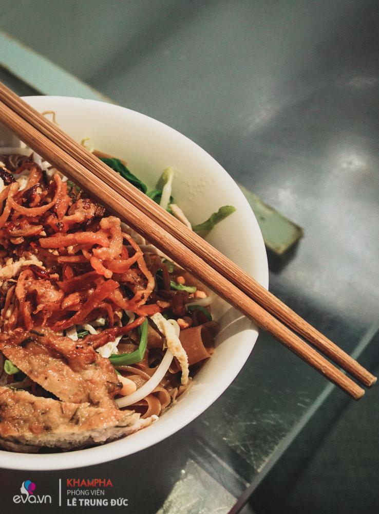 Miến trộn mực khô chiên giòn 15 năm duy nhất ở Hà Nội giải ngấy giữa mùa hè nóng bức - 10