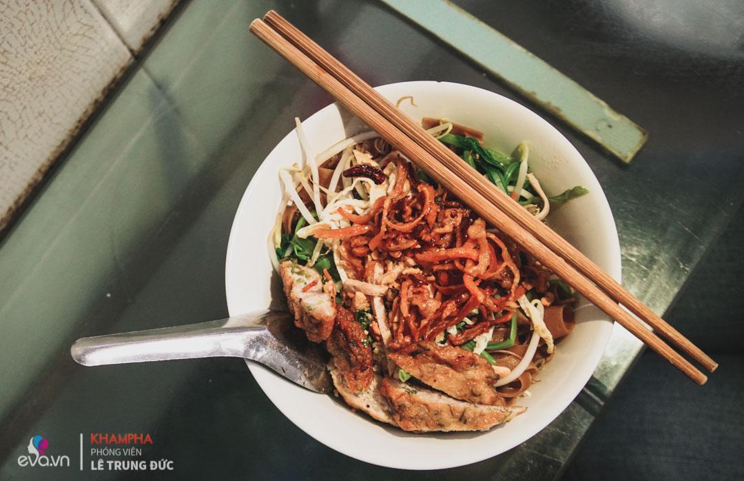 Miến trộn mực khô chiên giòn 15 năm duy nhất ở Hà Nội giải ngấy giữa mùa hè nóng bức - 13