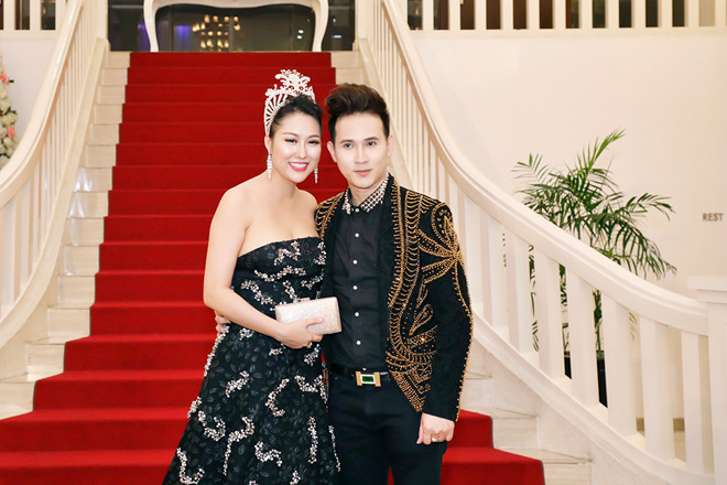 Nguyên Vũ diện vest đính đá cầu kỳ dự tiệc của Hoa hậu Doanh nhân Vũ Thị Loan - 6