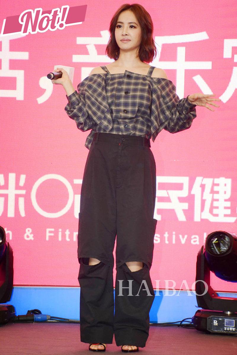 Lê Âu Ngân Anh mặc đồ như amp;#34;cái bangamp;#34;, gái quê Mơ Phan ngày càng sành điệu - 14