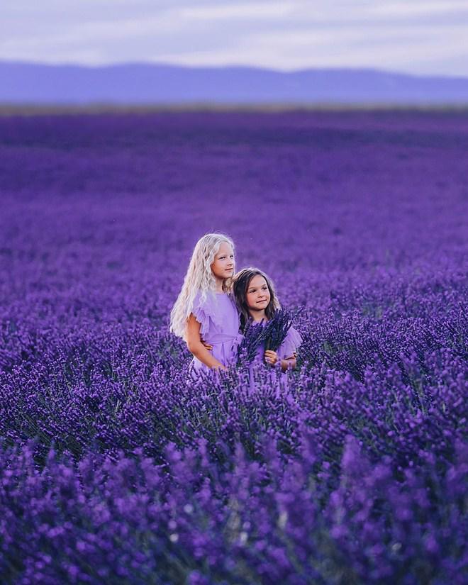 Vạn cô gái khao khát được đứng giữa cánh đồng oải hương đẹp như truyền thuyết này 1 lần! - 14