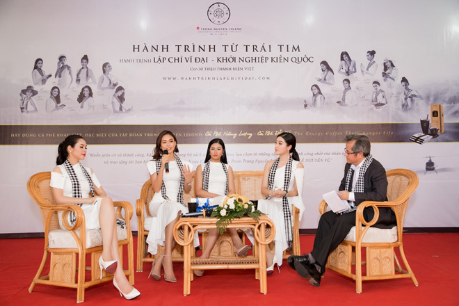 Các hoa hậu, á hậu đi ghe xuồng tặng sách từ 4h sáng tại Chợ nổi Cần Thơ - 5