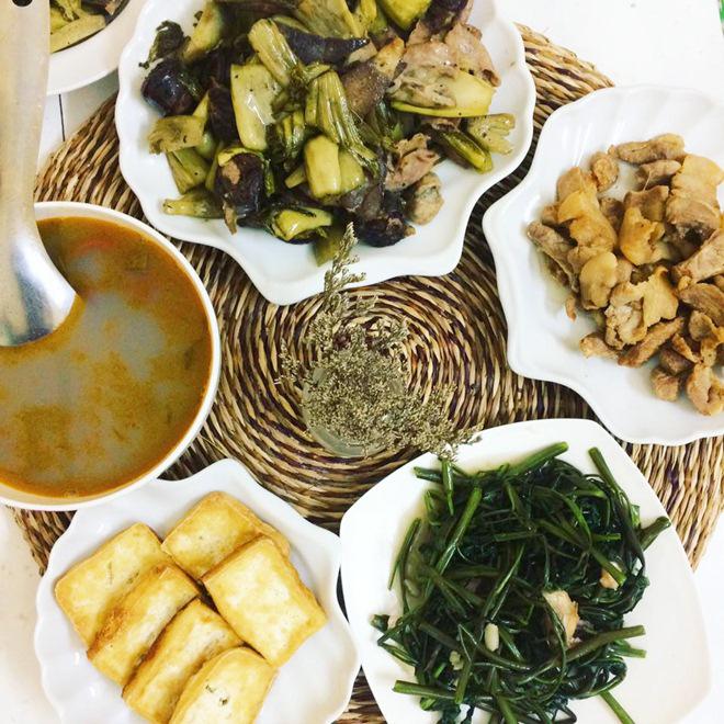 Chồng tăng chục cân sau cưới nhờ vợ nấu cơm ngon “vỗ béo” mỗi ngày - 16