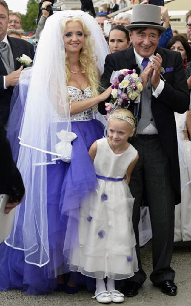 Cuộc hôn nhân amp;#34;bạc tỷamp;#34; của tỷ phú 81 tuổi với người mẫu kém tuổi con mình giờ ra sao? - 1