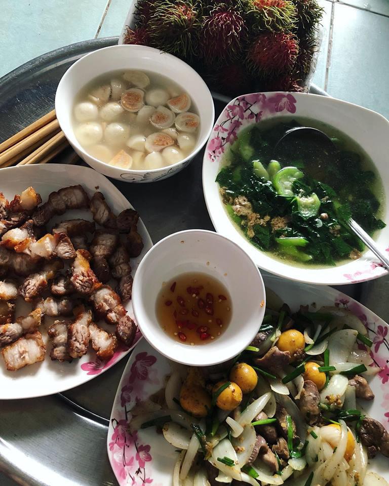 Khoe mâm cơm 127 nghìn 6 người, mẹ trẻ bị chê tới tấp vì amp;#34;ăn vậy nhanh mua nhà lắmamp;#34; - 2