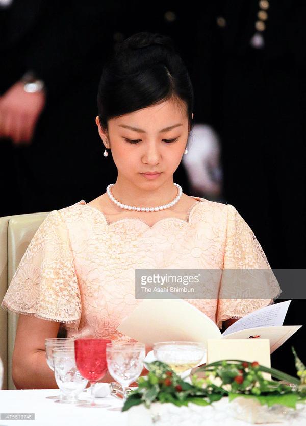 Xinh đẹp tuyệt trần nhưng Công chúa Nhật Bản lại luôn ăn mặc già dặn hơn tuổi 20 - 9