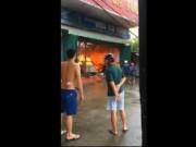 Clip Eva - Cúng xe mới mua cháy luôn cả xe, gia chủ vật vã kéo ô tô ra khỏi nhà