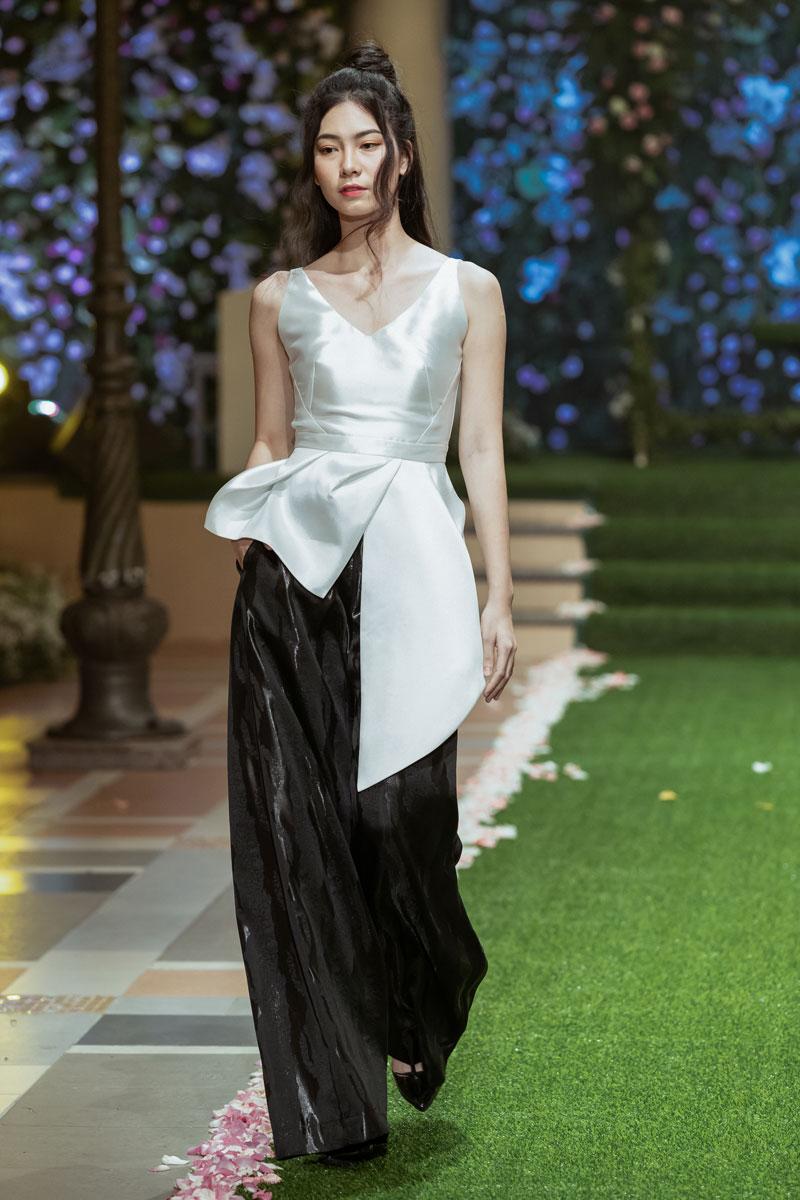 Thí sinh Hoa hậu Việt Nam đang thi vẫn tranh thủ chạy sô trang trải cuộc sống - 7