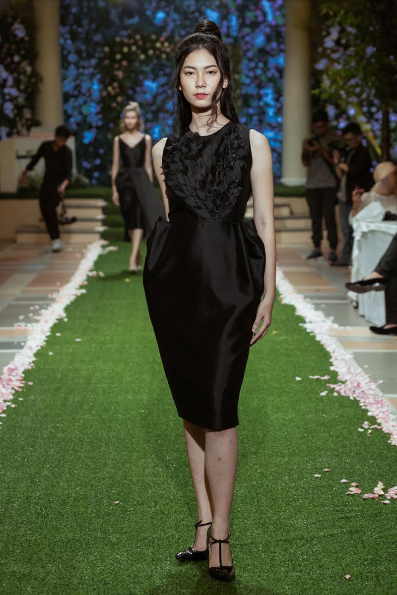 Thí sinh Hoa hậu Việt Nam đang thi vẫn tranh thủ chạy sô trang trải cuộc sống - 8