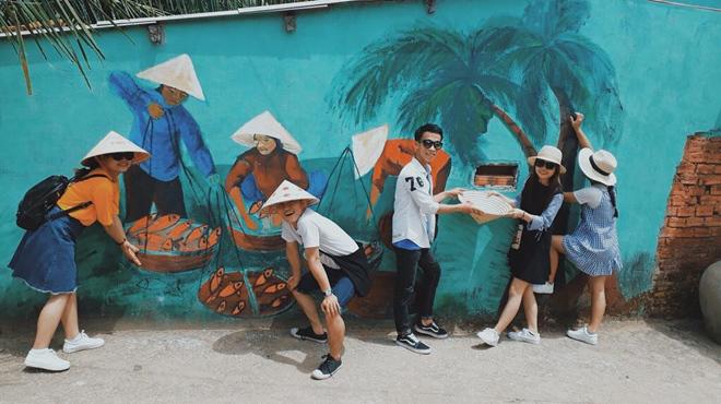 Truy tìm về ngôi làng bích họa đẹp như mơ xuất hiện trong video amp;#34;gây sốtamp;#34; của Quang Vinh - 11