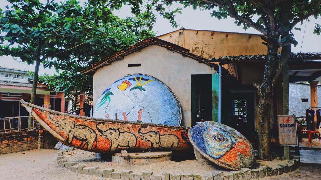 Truy tìm về ngôi làng bích họa đẹp như mơ xuất hiện trong video amp;#34;gây sốtamp;#34; của Quang Vinh - 24