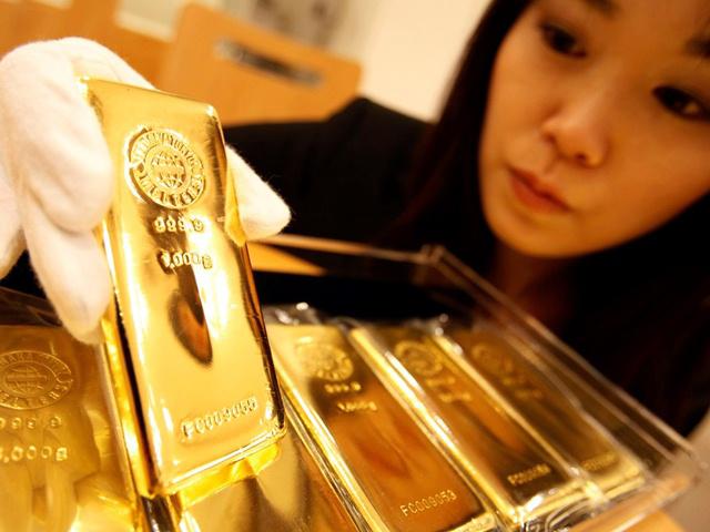 Giá vàng hôm nay 24/7: Tăng được một phiên, vàng lại quay đầu giảm?