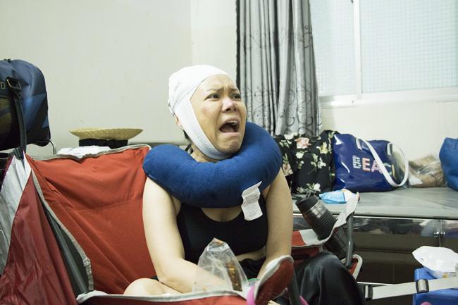 amp;#34;Cậy mạnhamp;#34; không cần thế thân, Việt Hương ngất xỉu ngay giữa biển khiến đoàn phim xanh mặt - 6