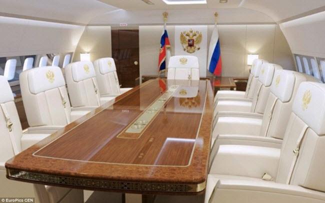 do noi that dat vang choang ngop tren chuyen co cua trump va putin: ai choi sang hon? - 3