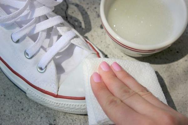 Mách cách giặt giày vải vừa nhanh vừa sạch, giày vẫn bền đẹp như mới - 4