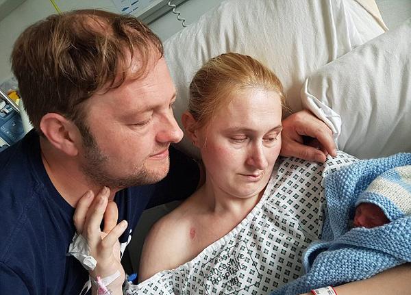 Mẹ bầu 25 tuần nằm hôn mê, 3 ngày sau tỉnh lại bỗng nghe bác sĩ báo tin sốc - 1