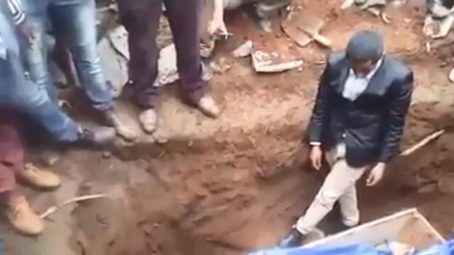 amp;#34;Nhà tiên triamp;#34; đòi đào mộ người chết để làm sống lại, cuối cùng nhận cái kết đắng - 1