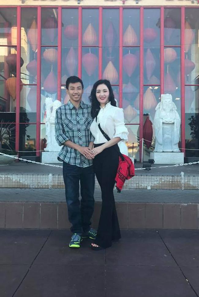 Bà mẹ 8 con đất Cảng, đã làm bà ngoại mà vẫn trẻ trung, chọn đồ khoe dáng nóng bỏng! - 12