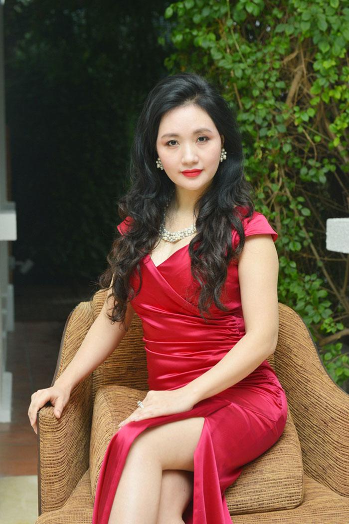 Bà mẹ 8 con đất Cảng, đã làm bà ngoại mà vẫn trẻ trung, chọn đồ khoe dáng nóng bỏng! - 13