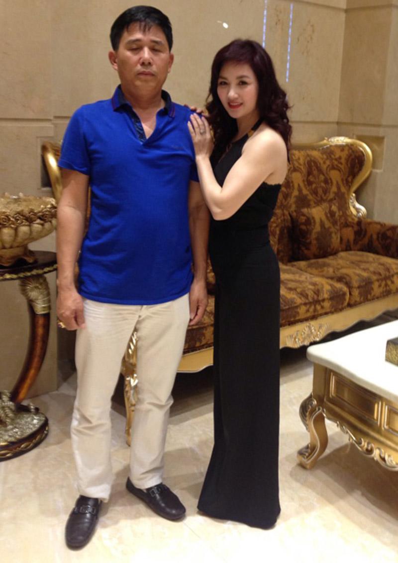 Bà mẹ 8 con đất Cảng, đã làm bà ngoại mà vẫn trẻ trung, chọn đồ khoe dáng nóng bỏng! - 15