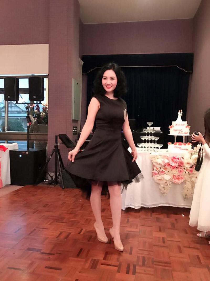 Bà mẹ 8 con đất Cảng, đã làm bà ngoại mà vẫn trẻ trung, chọn đồ khoe dáng nóng bỏng! - 7