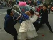 Tin tức - Hy hữu: Đám cưới thành trò cười khi người yêu cũ cô dâu chặn xe hoa đòi nối tình xưa