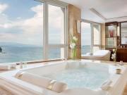 Nhà đẹp - Phòng khách sạn nhìn "thường thôi" mà 1 đêm 2 tỷ, ai ngờ đi cả ngày không hết bên trong