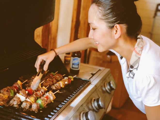 Sao Việt 24h: Kim Hiền khoe ảnh hạnh phúc bên chồng con và nói về tháng 7 định mệnh - 2