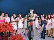 Giải trí - Ngày này năm xưa: Đám cưới độc lạ trên tầng cao của Đoan Trang nhỏ bé bên chồng Tây 1m9