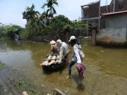 Tin tức - Hà Nội: Trẻ nhỏ, bà bầu 7 tháng tháo chạy trong đêm vì sợ vỡ đê