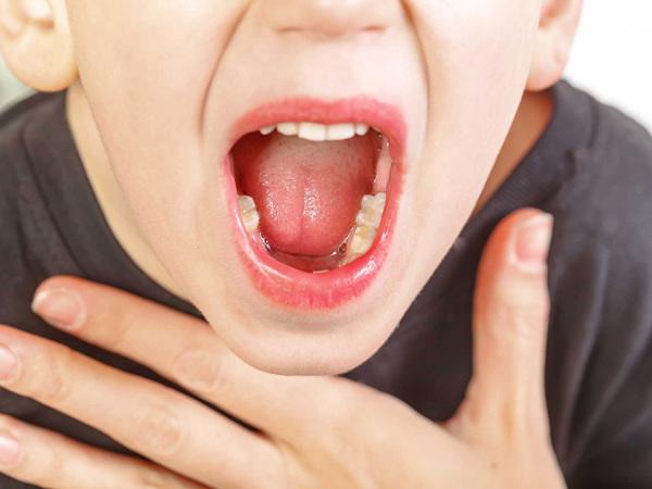 Bác sĩ vạch rõ sai lầm của cha mẹ khi trị viêm họng tại nhà khiến con nặng bệnh - 4