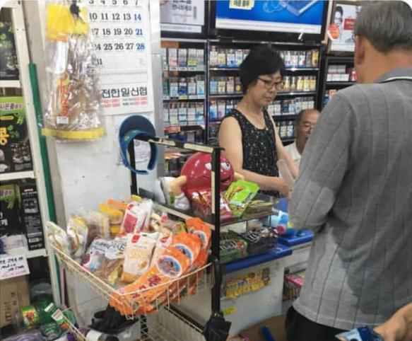 Bố Song Joong Ki cùng chiếc áo lưng ướt sũng mồ hôi và câu chuyện cảm động phía sau - 2