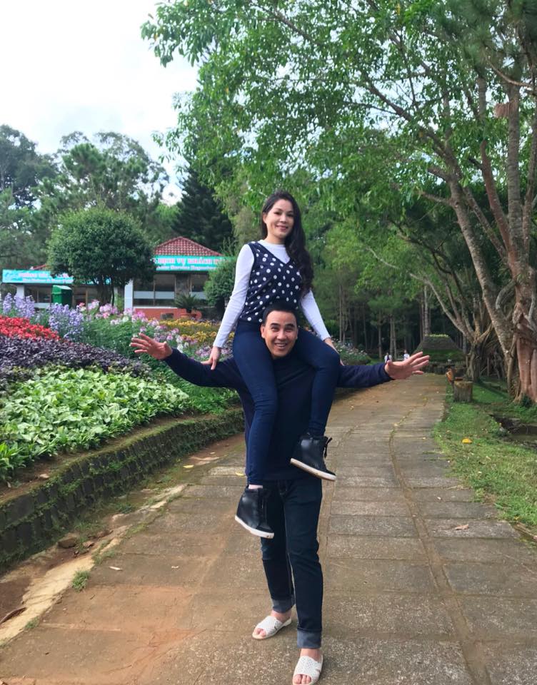 Chỉ dám mua dép 20k nhưng Quyền Linh sắm sửa cho vợ kho hàng hiệu tiền tỷ - 4