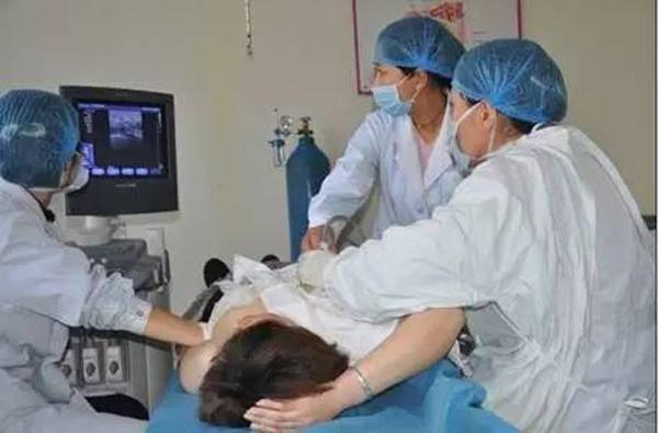 Cô gái 25 tuổi có 9 khối u ở ngực, thói quen xấu của cô nhiều phụ nữ cũng có - 2