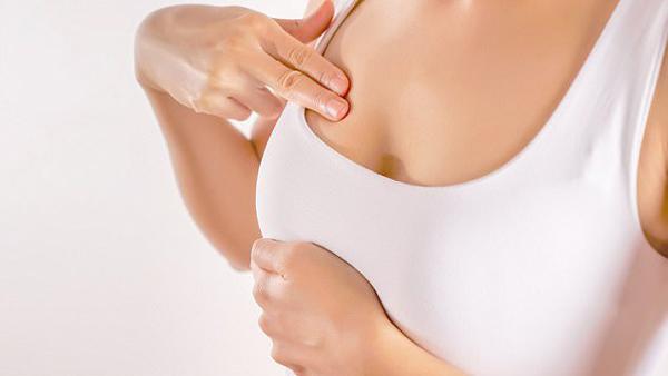 Cô gái 25 tuổi có 9 khối u ở ngực, thói quen xấu của cô nhiều phụ nữ cũng có - 1