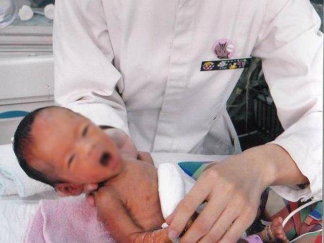 Con 6 tháng tuổi đã có kinh nguyệt, mẹ ôm đầu hối hận vì việc đã làm khi mang thai - 1