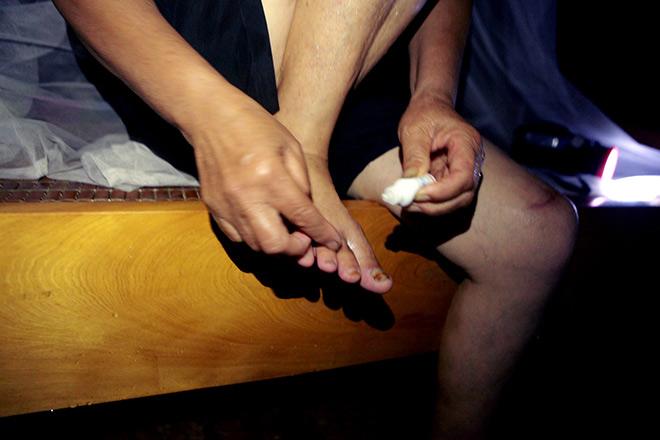 Đêm ở rốn lũ Chương Mỹ: Không ngủ nổi vì nước ăn chân, côn trùng rúc vào người - 8