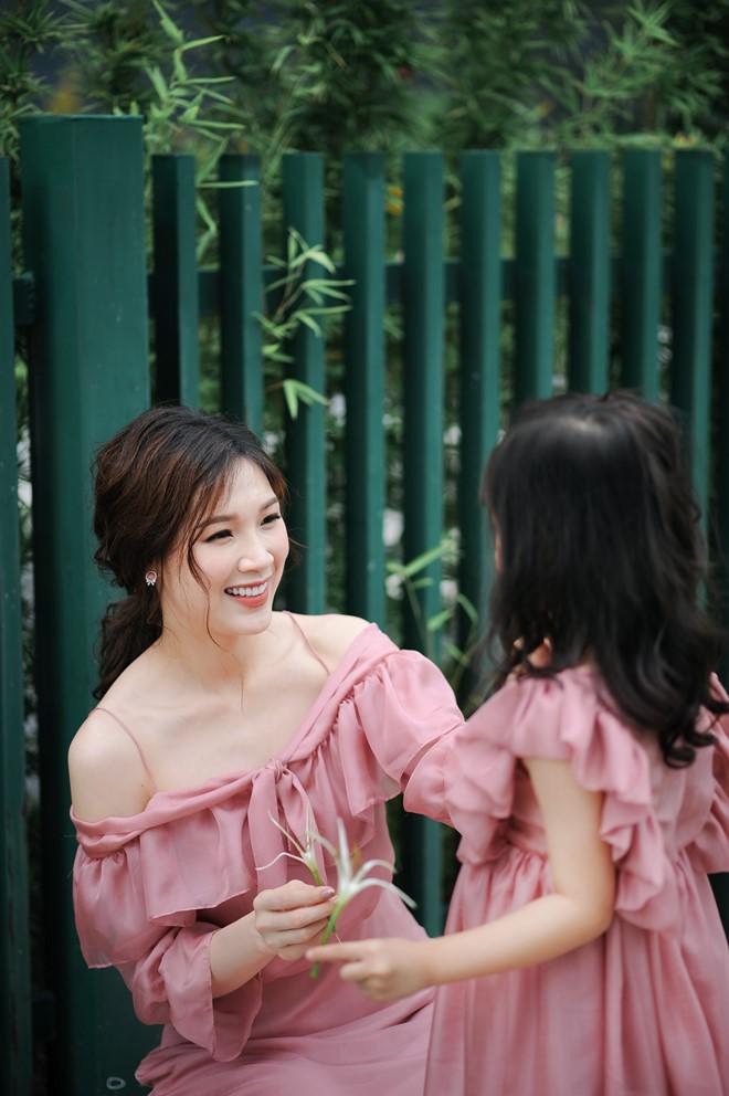 amp;#34;Hoa hậu 2 conamp;#34; Phí Thùy Linh muốn sinh thêm con gái dù từng bị băng huyết, dọa sảy - 7