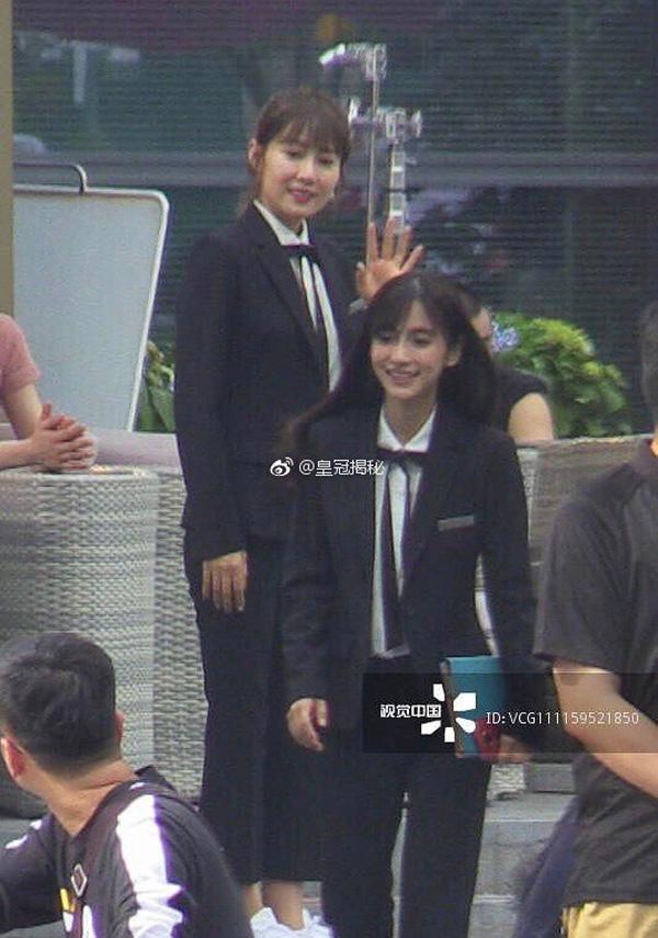 Ngôi sao 24/7: Được gặp bố Tom sau 7 năm bị bỏ rơi, Suri Cruise hiếm hoi cười tươi rói - 9