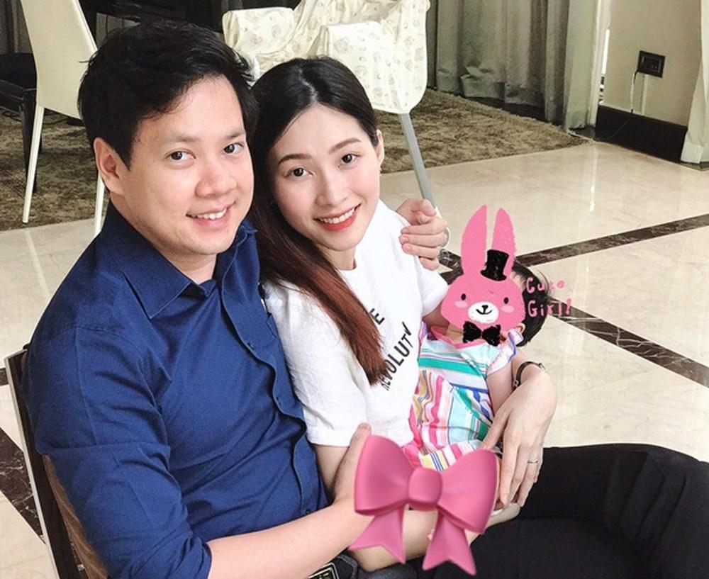 Bận trăm công nghìn việc, mỹ nhân Việt vẫn quyết cho con bú, trữ được cả tủ sữa đầy ắp - 1