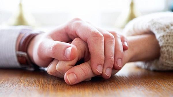 Bao năm mòn mỏi mong con, ngày có thai chồng tuyên bố 1 điều khiến vợ khóc ngất - 2