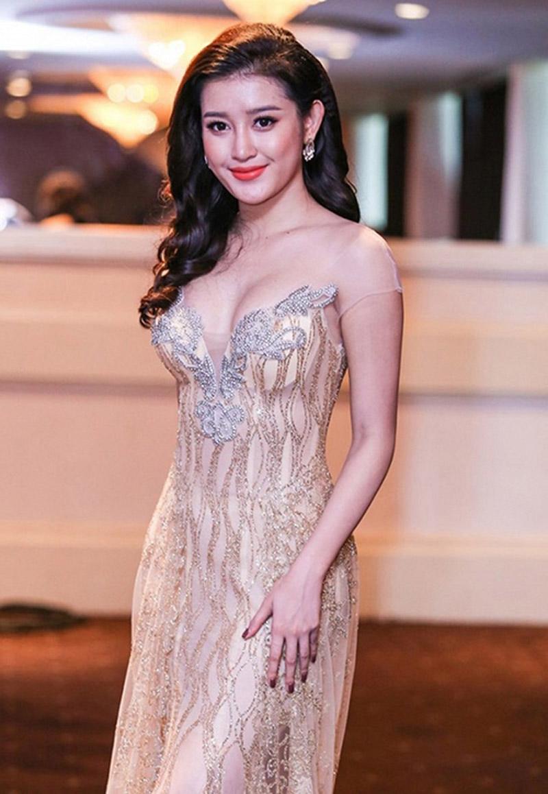 Ngoan hiền như Nhã Phương, Đỗ Mỹ Linh mà vẫn hớ hênh thế này khi mặc váy mỏng - 11