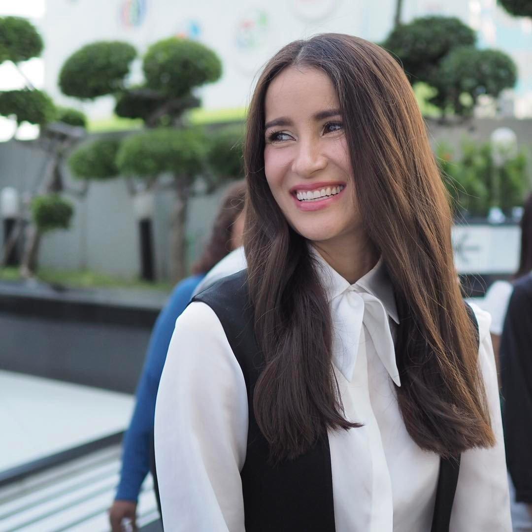 Sau 20 năm yêu nhau, cuối cùng amp;#34;bông hồng laiamp;#34; nổi tiếng nhất Thái Lan cũng lên xe hoa - 4