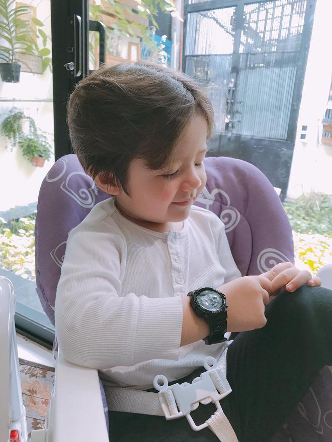 Con trai lai Tây của Elly Trần lại amp;#34;gây sốtamp;#34; dân mạng vì thần thái điềm đạm như hoàng tử - 1