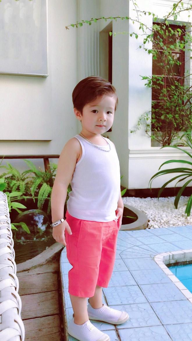 Con trai lai Tây của Elly Trần lại amp;#34;gây sốtamp;#34; dân mạng vì thần thái điềm đạm như hoàng tử - 7