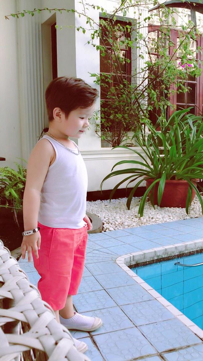 Con trai lai Tây của Elly Trần lại amp;#34;gây sốtamp;#34; dân mạng vì thần thái điềm đạm như hoàng tử - 8