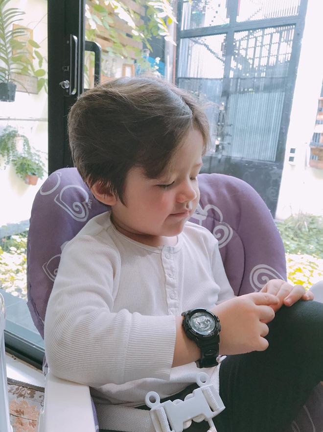 Con trai lai Tây của Elly Trần lại amp;#34;gây sốtamp;#34; dân mạng vì thần thái điềm đạm như hoàng tử - 5