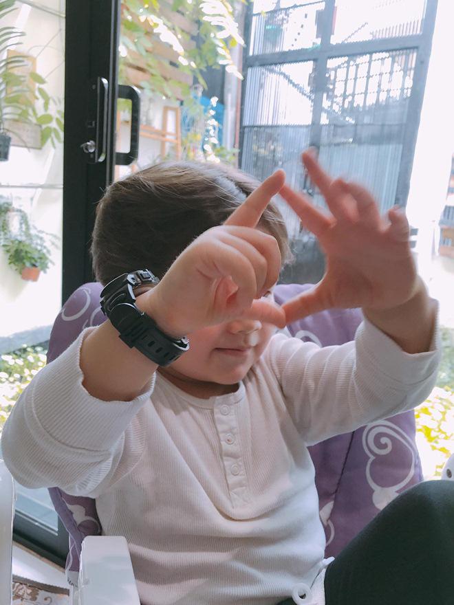 Con trai lai Tây của Elly Trần lại amp;#34;gây sốtamp;#34; dân mạng vì thần thái điềm đạm như hoàng tử - 6